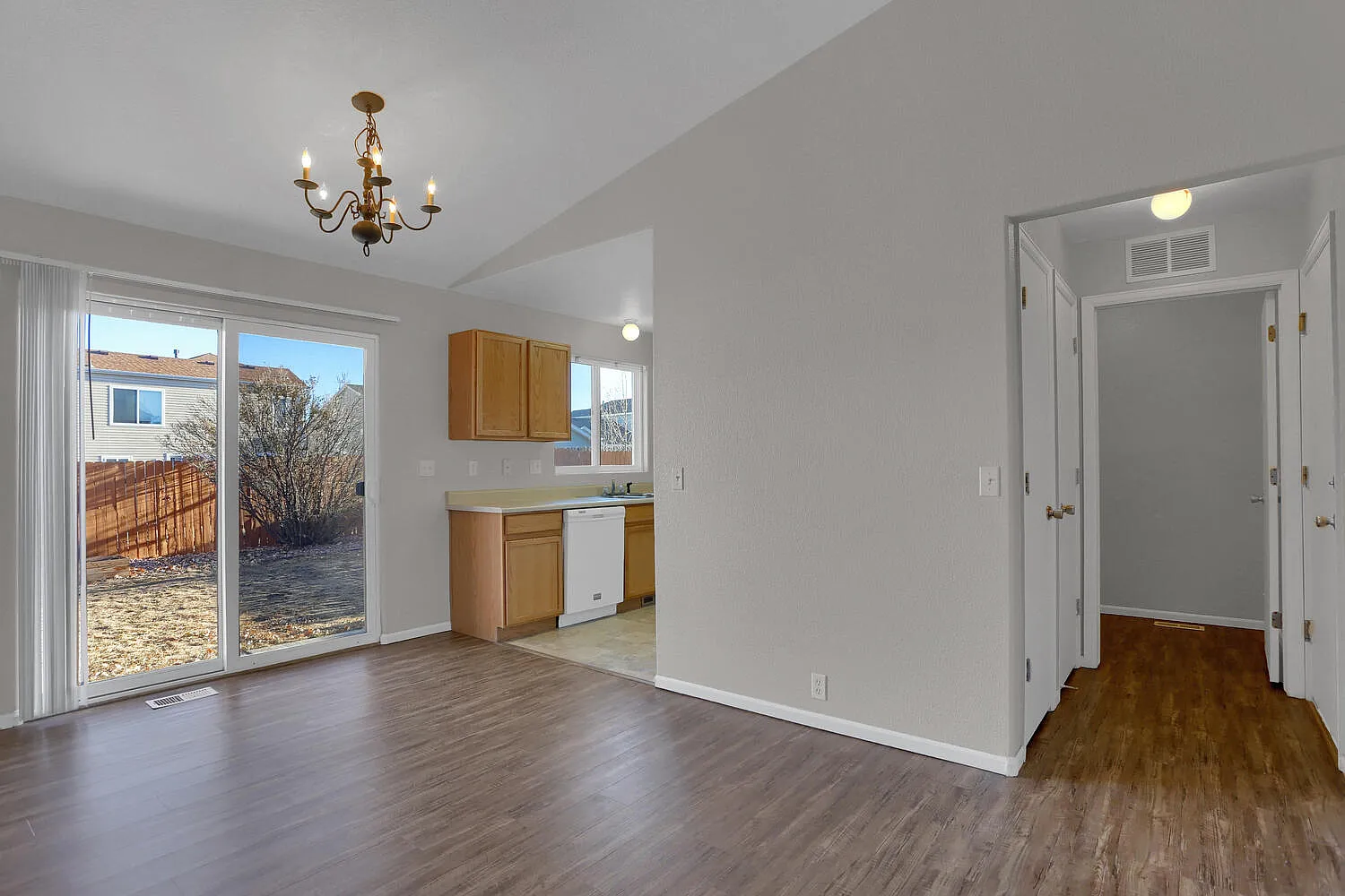 3 bed, 1152 sqft, $1,950 — Photo 4