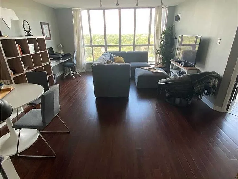 2285 Lake Shore Blvd W #910 — Photo 3