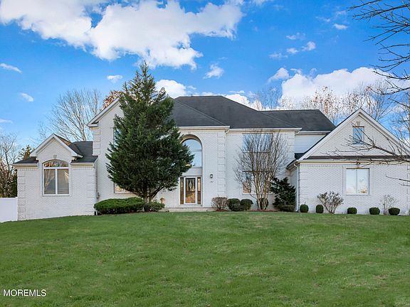 3rd image of 1587 Beverly Court