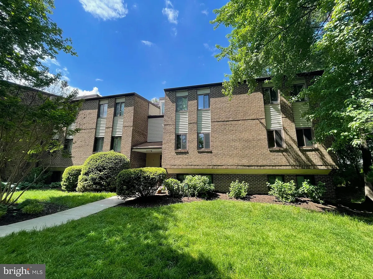 Building Photo - 6 Longstream Ct #T2