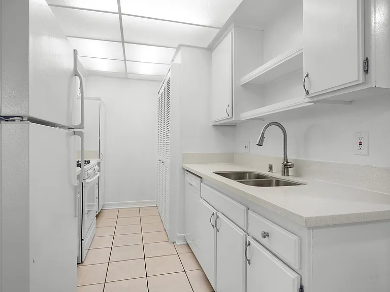 4248 Troost Ave #4 — Photo 12