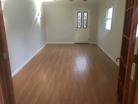 3rd image of 901 S Hinshaw Ave
