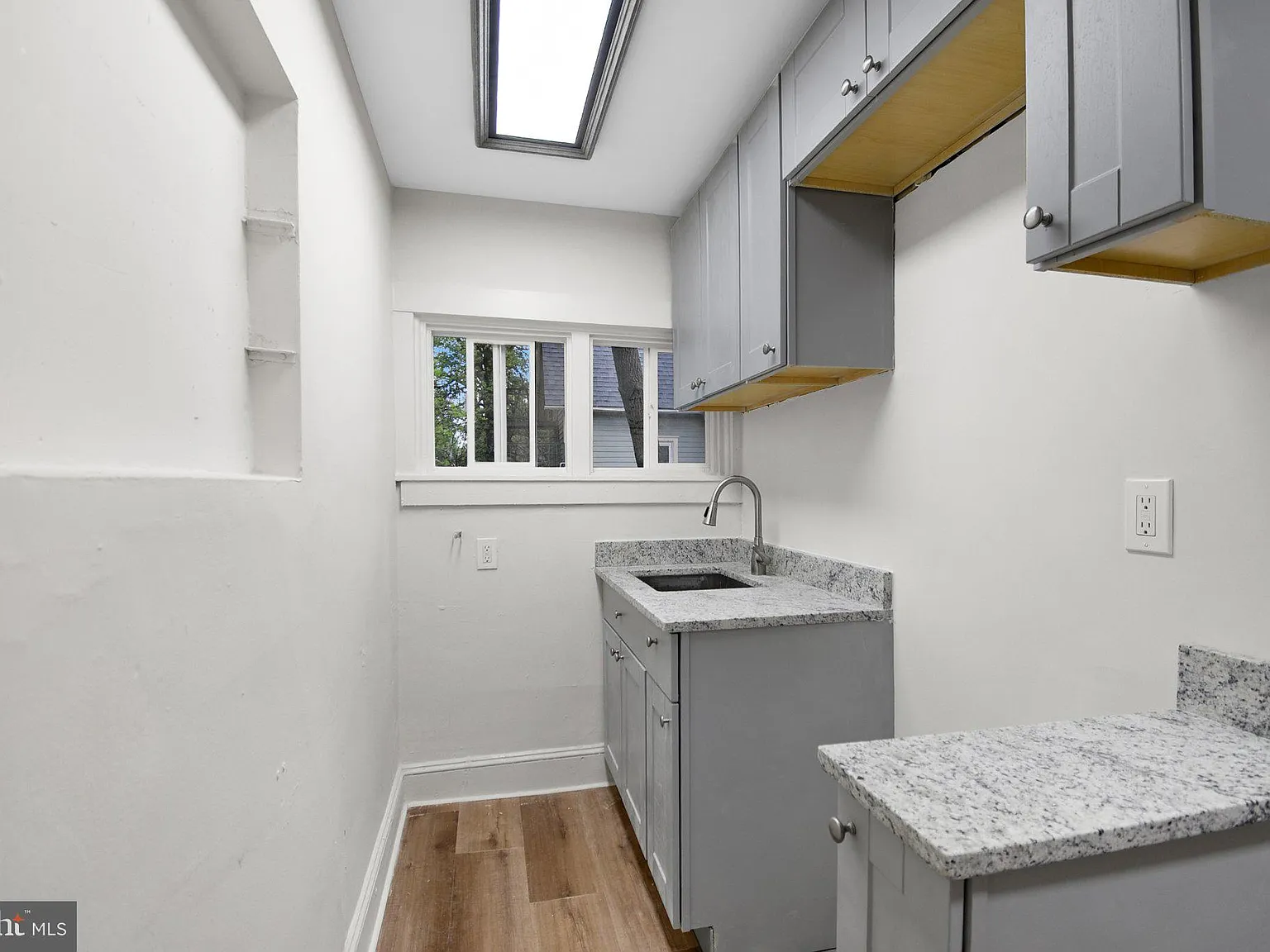 2 bed, 1.0 bath, 1000 sqft, $1,520 — Photo 1