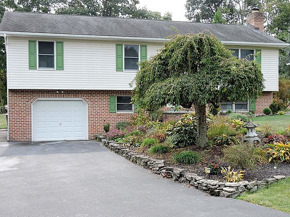 Large driveway & garage