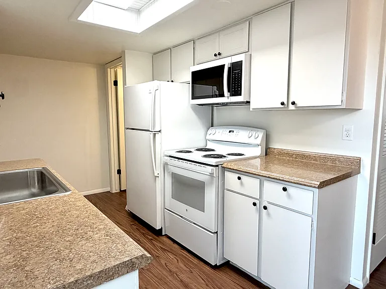 359 N 100 W #4 — Photo 2