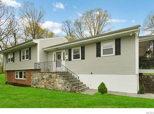 26 Bruce Ln, Valhalla, NY 10595