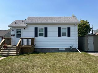 921 3rd Ave NE, East Grand Forks, MN 56721