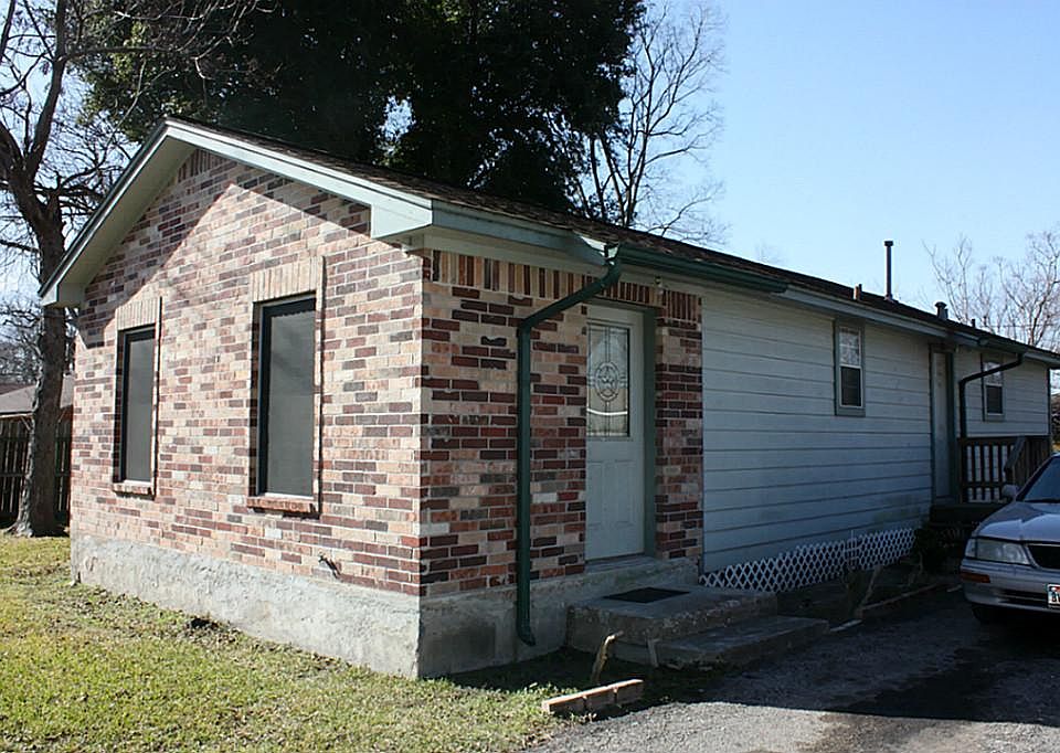 Recently remodeled home with welcoming entrance
