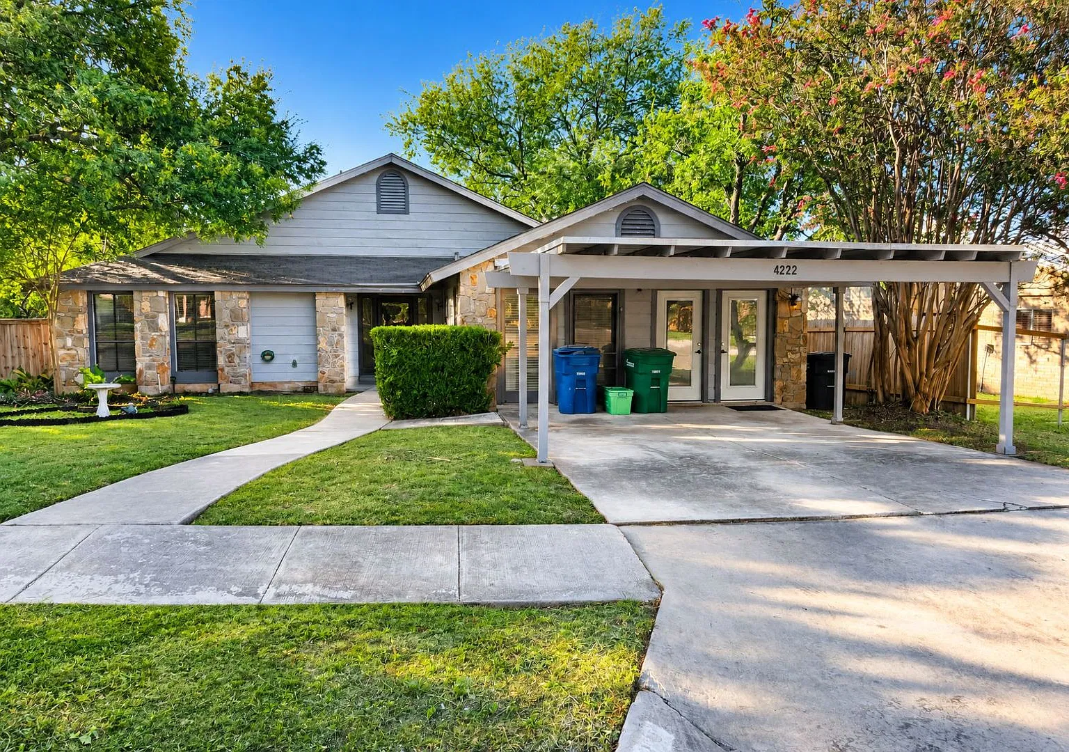 3 Bedroom Northern Hills — Photo 1
