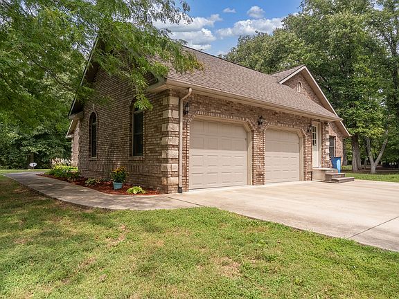 4th image of 8804 Deangelo Ln
