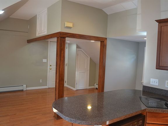 2-shang31817frontareaneardoorandsleepingarea
