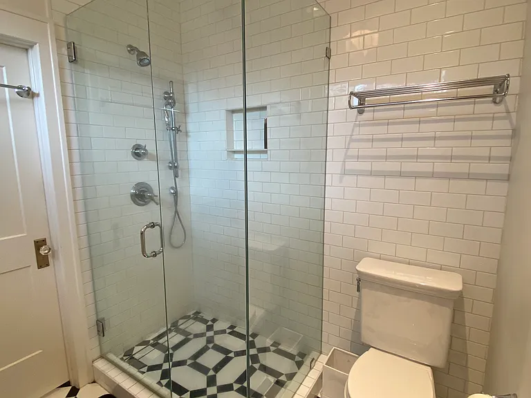 1835 Overton Park Ave — Photo 14