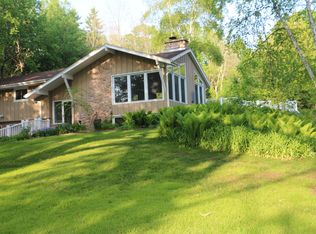 2044 Wildwood Dr, Cedarburg, WI 53012