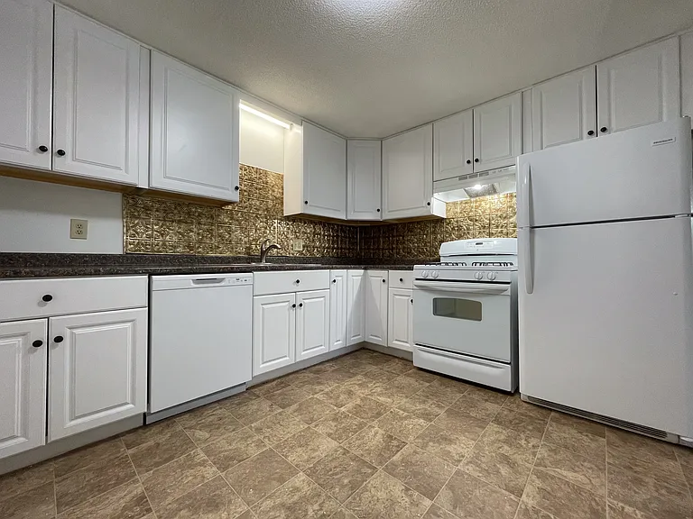 Delmont Estates — Photo 12