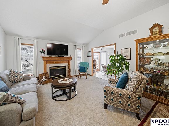 3rd image of 810 Heatherwood St