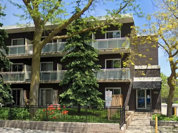 123 Woodbine Ave #304, Toronto, ON M4L 3V8