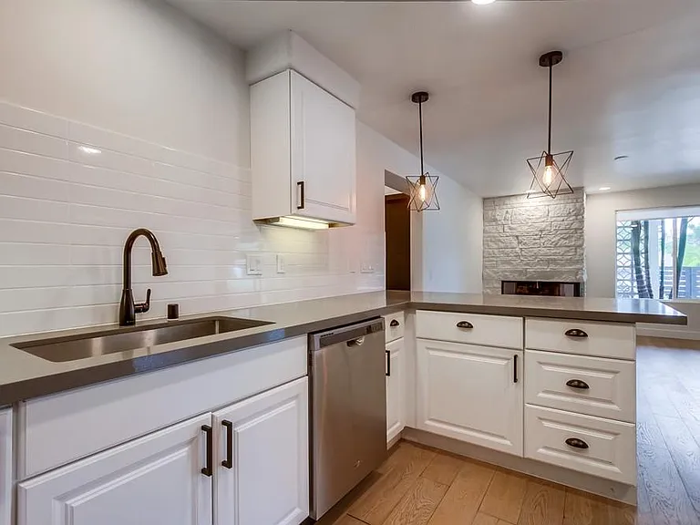 2550 Gregory Dr — Photo 21