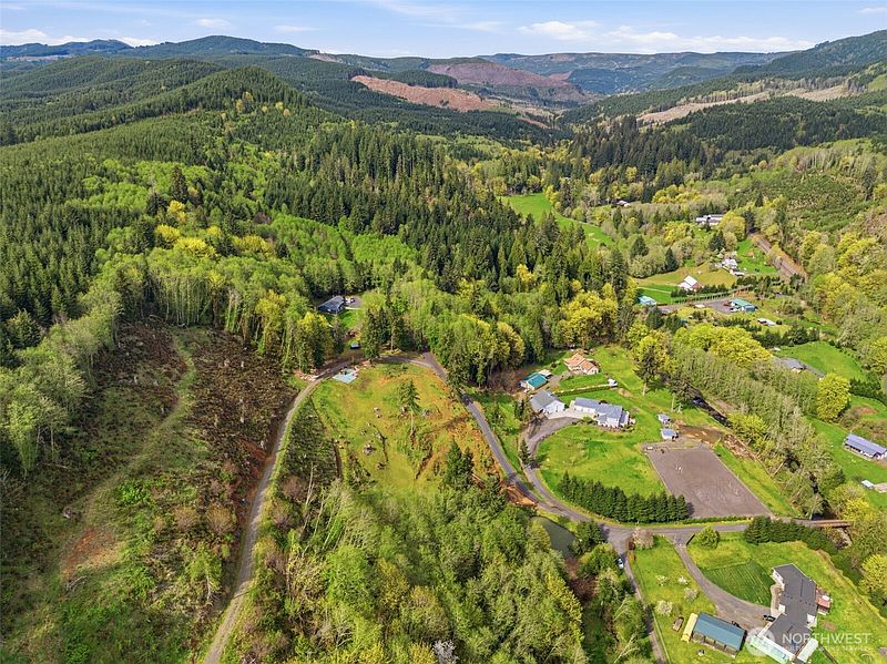3rd image of 505 Apple Creek