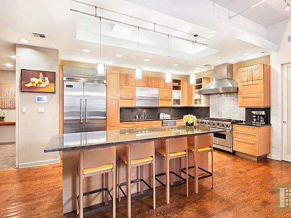 5th image of 213 W 23rd St APT 3S