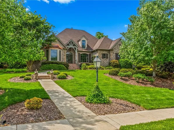 2821 Swan Lake Dr, High Point, NC 27262