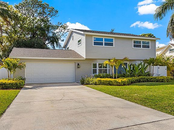 3rd image of 4904 Bay Crest Dr