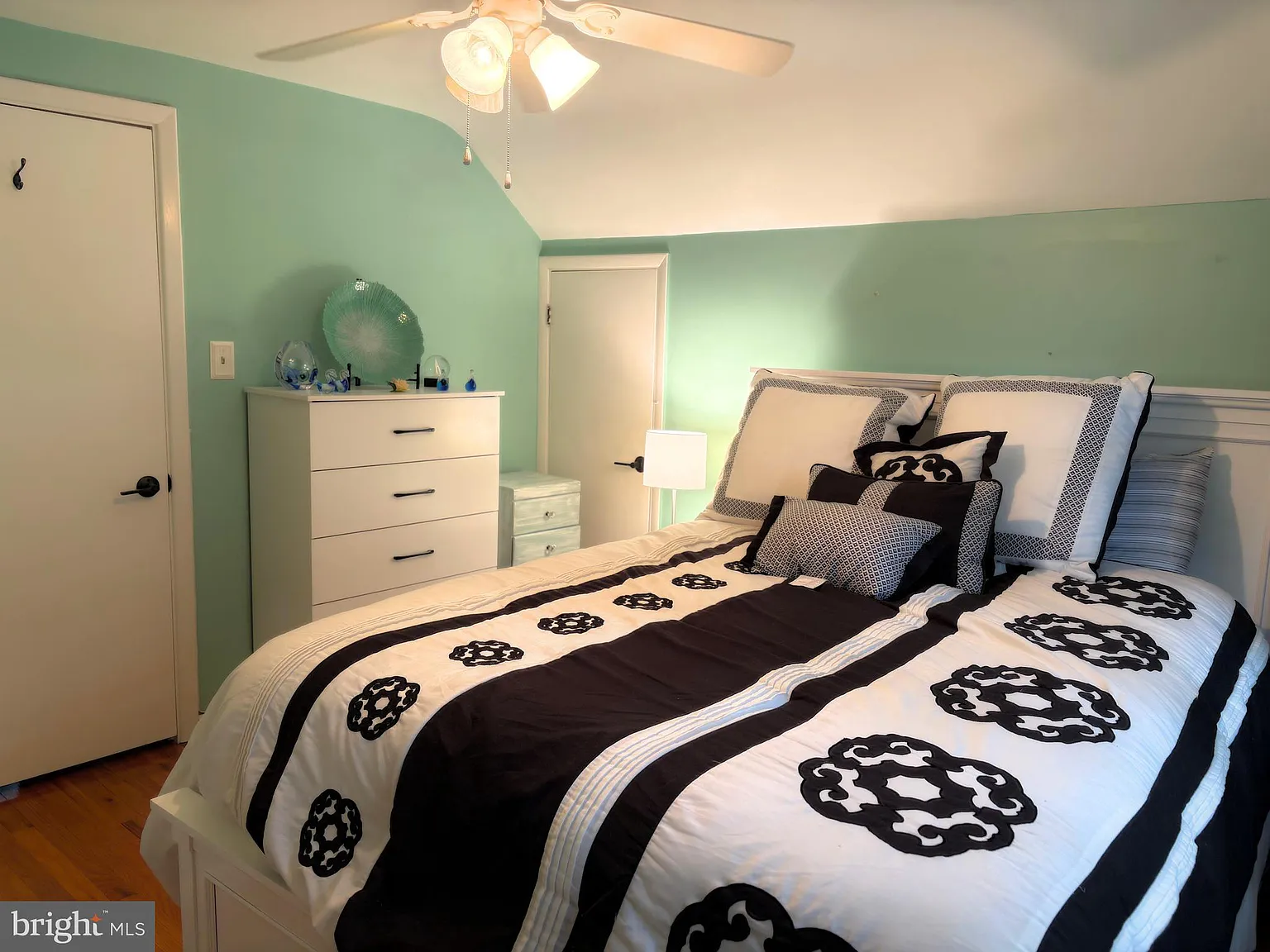 1 bed, 1280 sqft, $1,200 — Photo 3