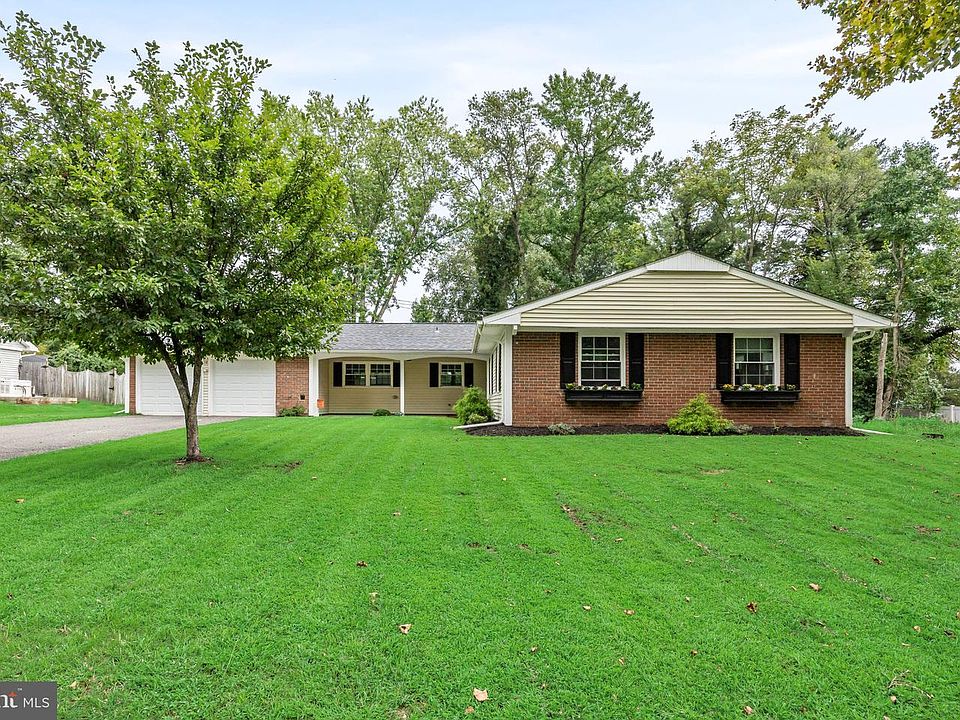 1st image of 16 Creekview Rd