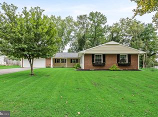 16 Creekview Rd, Willingboro, NJ 08046