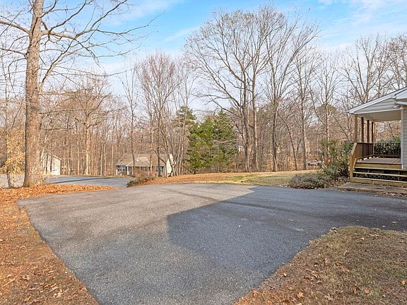 3rd image of 7 Riverside Dr