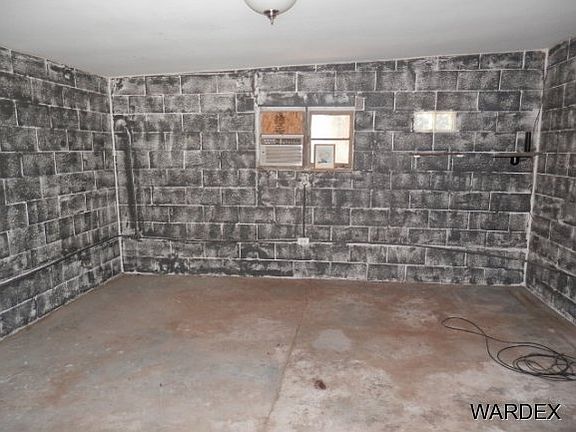 4th image of 1585 E Valley Dr
