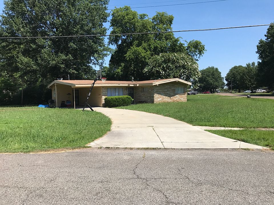 2nd image of 1400 Carlisle Ln
