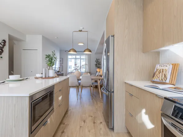 16325 21st Ave #6, Surrey, BC V3Z 1K6