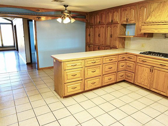 5th image of 2911 Mary Ann Dr