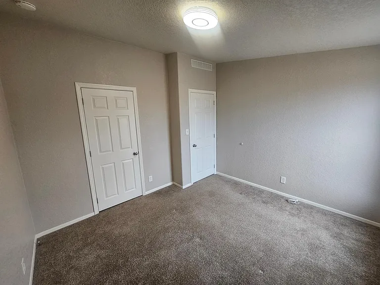 870 Quain Dr — Photo 12