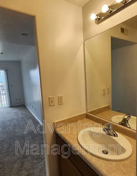 105 W Daybreak Ln — Photo 10