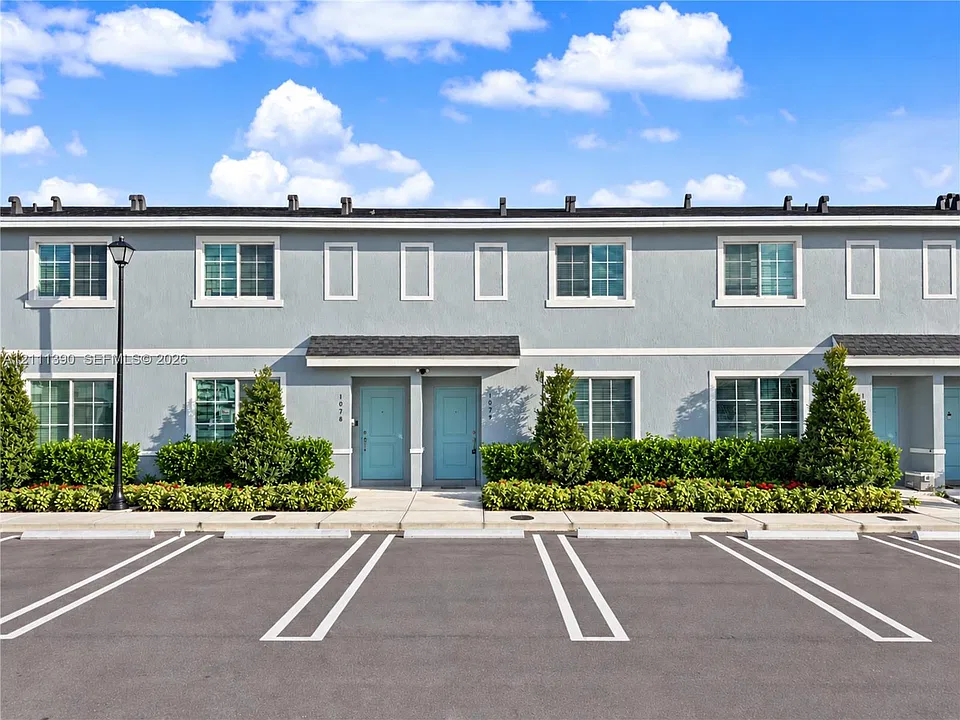 1074 NW 6th Ter