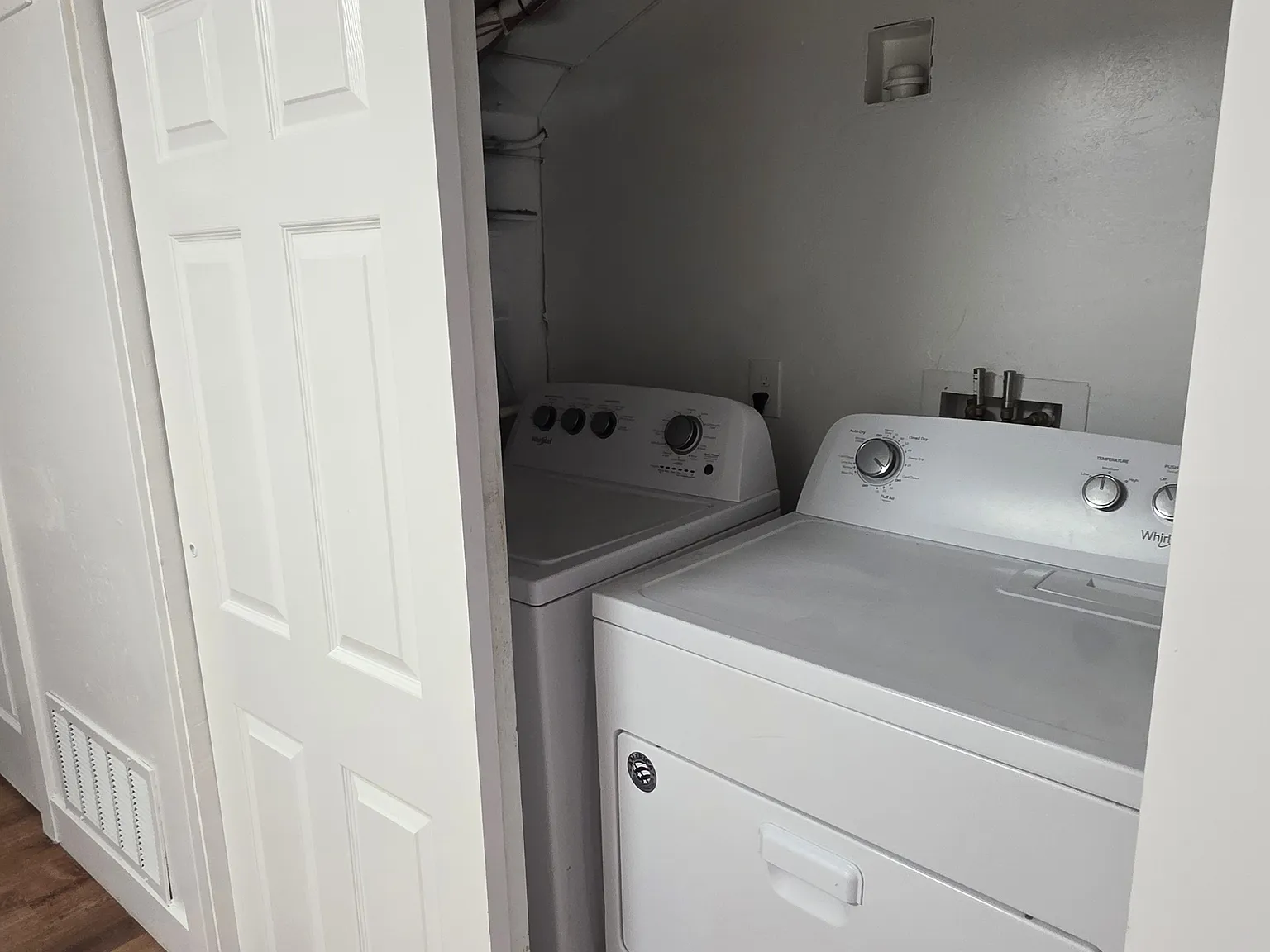 2 bed, 900 sqft, $3,000 — Photo 3