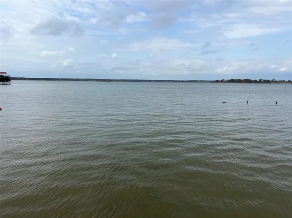 135 Island Park Dr, Gun Barrel City, TX 75156