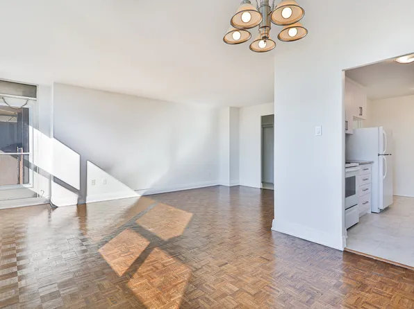 185 Shaughnessy Blvd #1707, Toronto, ON M2J 1K2