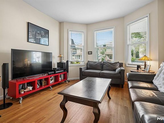 2nd image of 70 Llewellyn Ave