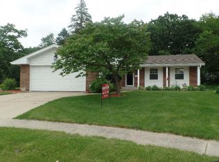1020 Chesterfield Ct, McHenry, IL 60050