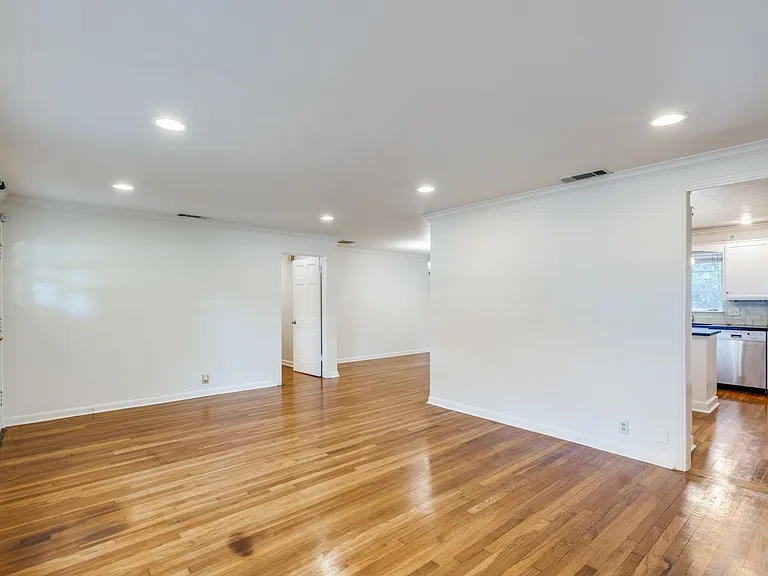 100 Seford Dr — Photo 6