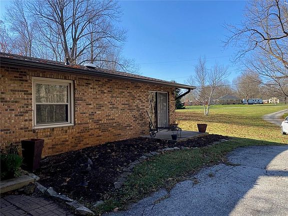 4th image of 557 Century Oaks Dr