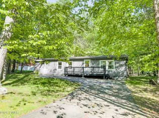 14 Chipmunk Trl, Hawley, PA 18428