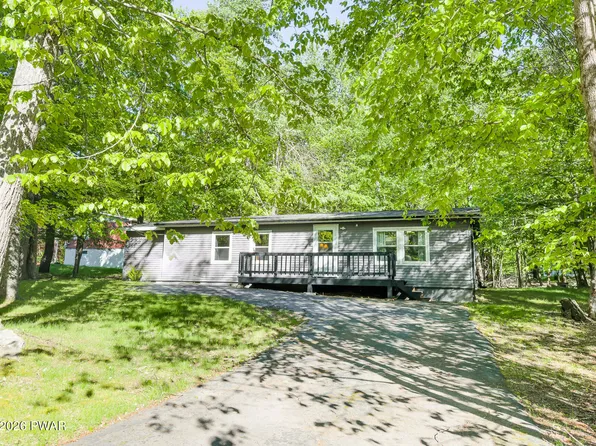 14 Chipmunk Trl, Hawley, PA 18428