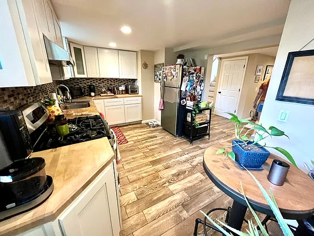 Meadow Ln — Photo 11