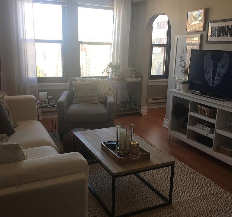 Spacious, bright living room
