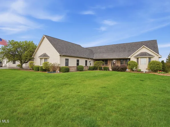 13095 Huffman Rd, Bowling Green, OH 43402