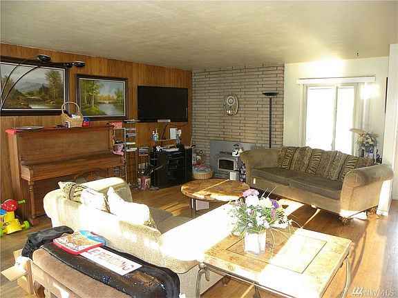 5th image of 615 N Charlotte Ave