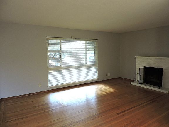 5th image of 461 Sandburg Dr